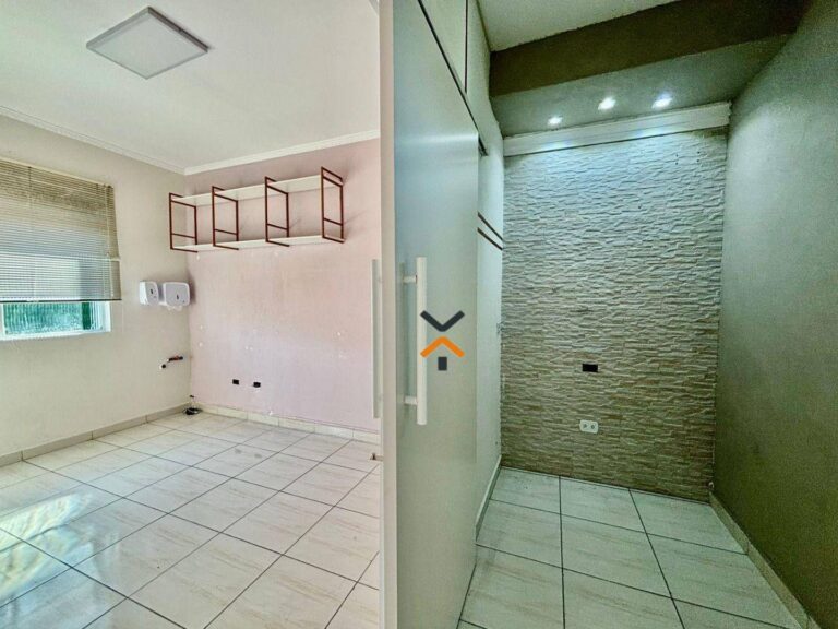 0567a5a7f24052728688fa074b7d3c28-1