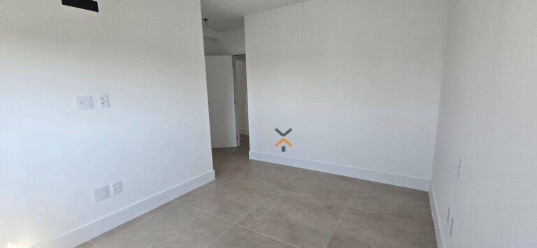 098673e4e49f09a4720758e04e43f8e4-1