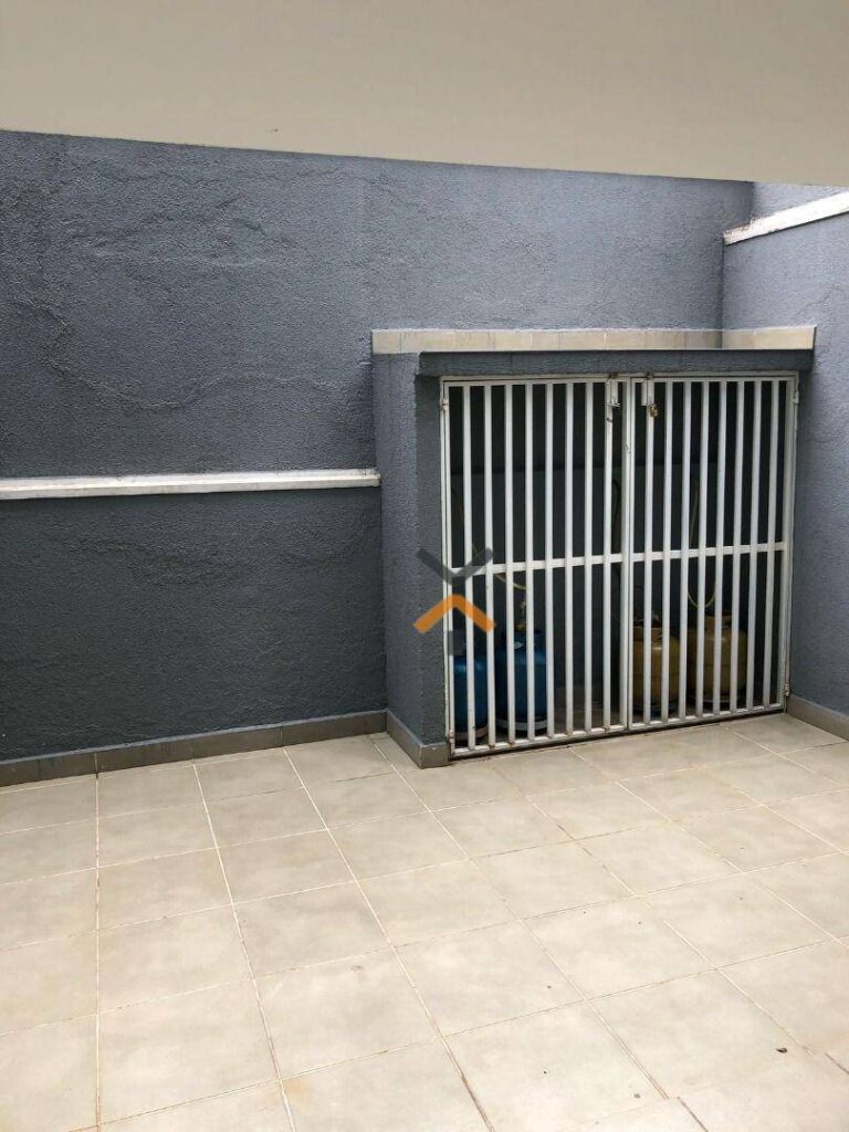 098fe223d0780eec9a98312fa0d158e0-1