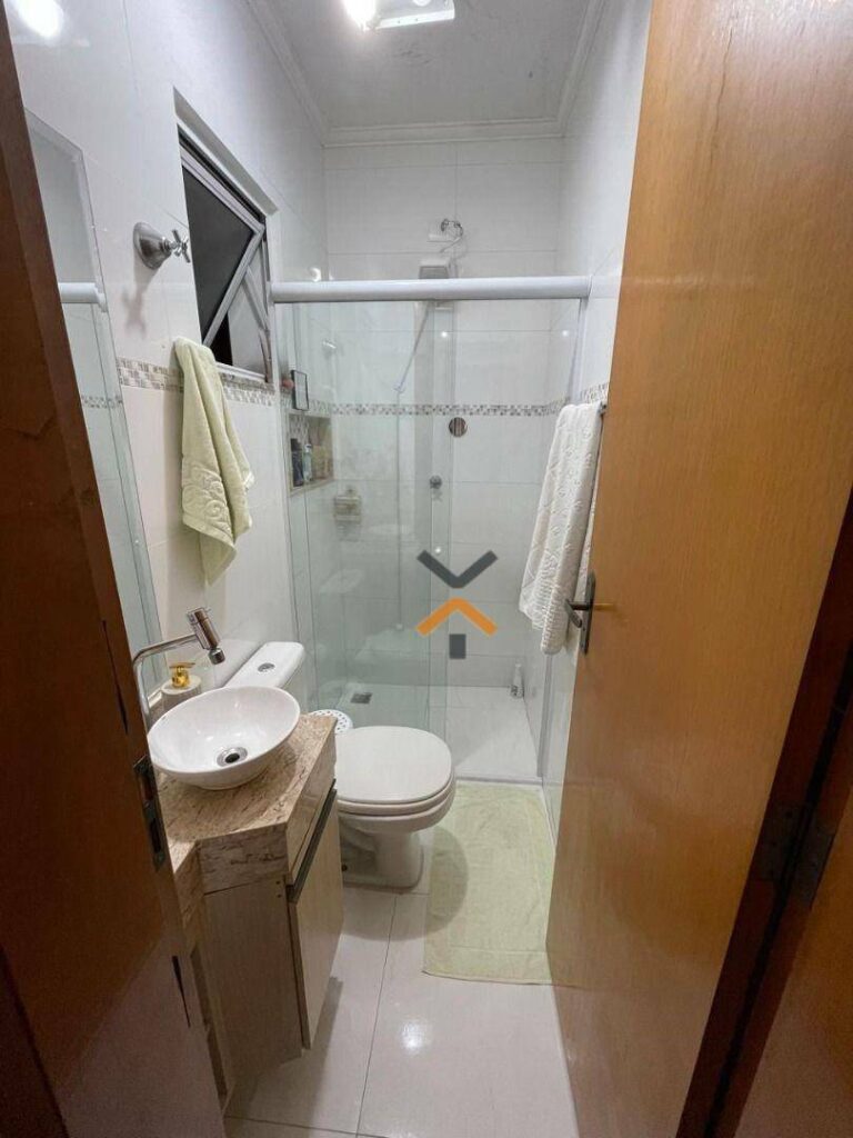 1109b7e5a2e5dc2787e2ec2428822bf4-1