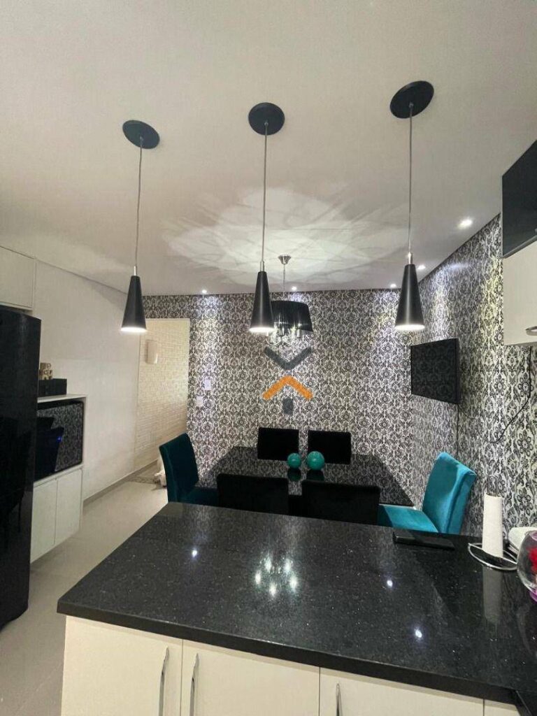 2474211f57d9d6cbece23108bfe3b473-1