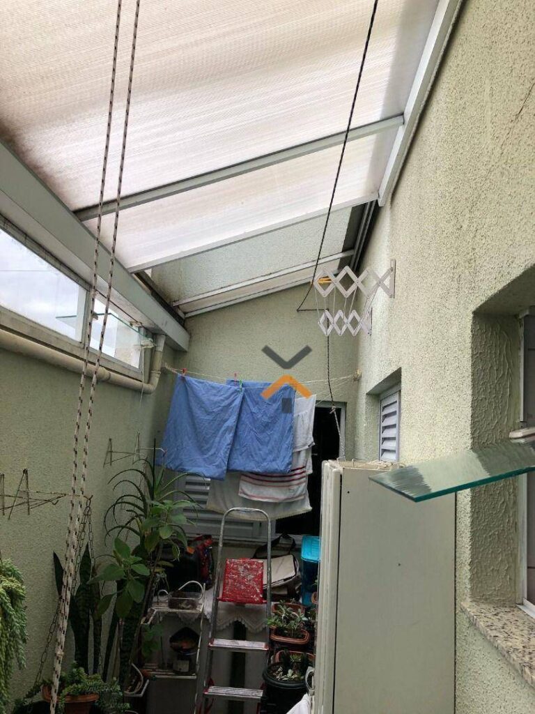 2a0b4af277965057a02d009350fbd429-1