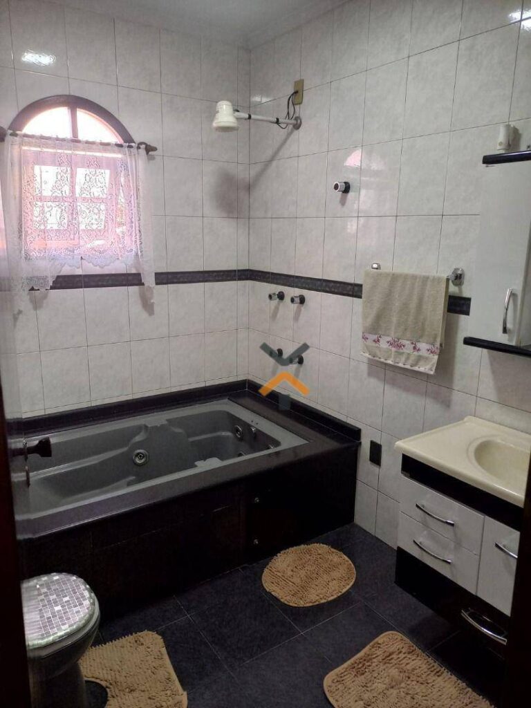 2ef97b63829ebad5bd7c6c38293ec7cc-1