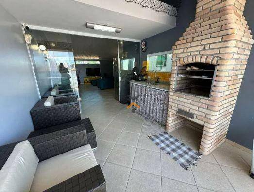 331eb98e72f431f9b9112028fbf4ffe7-1