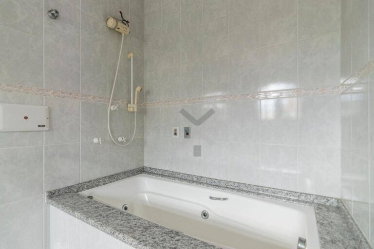 3UzMrfecNFS3TxmSy9SNM4SlnLb9emKj-1