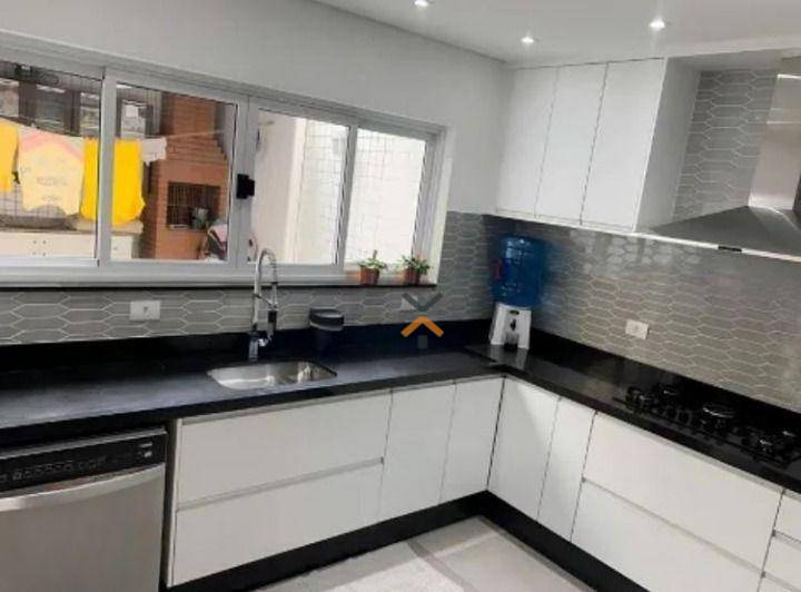 3e83fbfe136322f0a1f18a632f15adbb-1