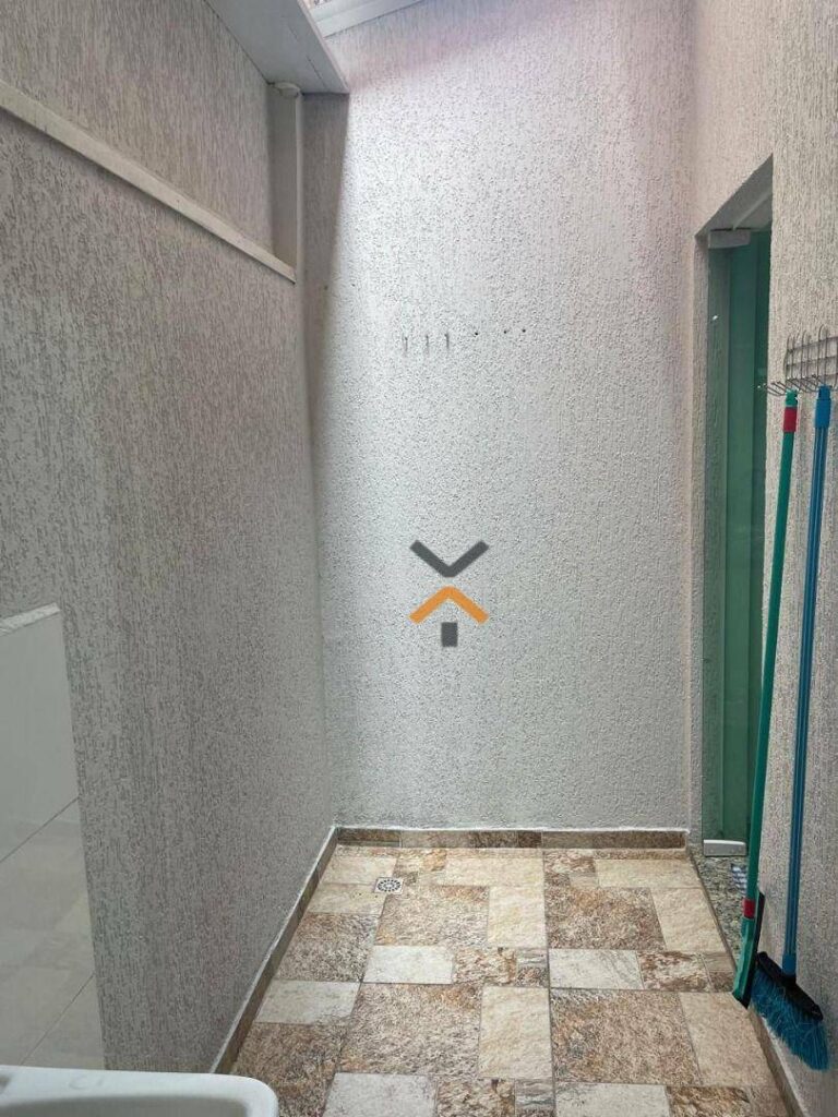 490b58c1f76b8f08f342e130099a7d82-1