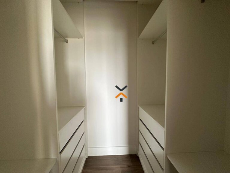 516cbc5abe66ff08784363cdbac2ef7d-1