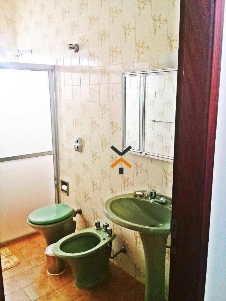 52470fdd61a8a39423a3a44d014d7460-1