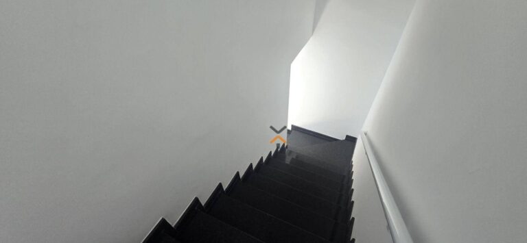 799b27a495c83a7b2aee89b03f6d2046-1