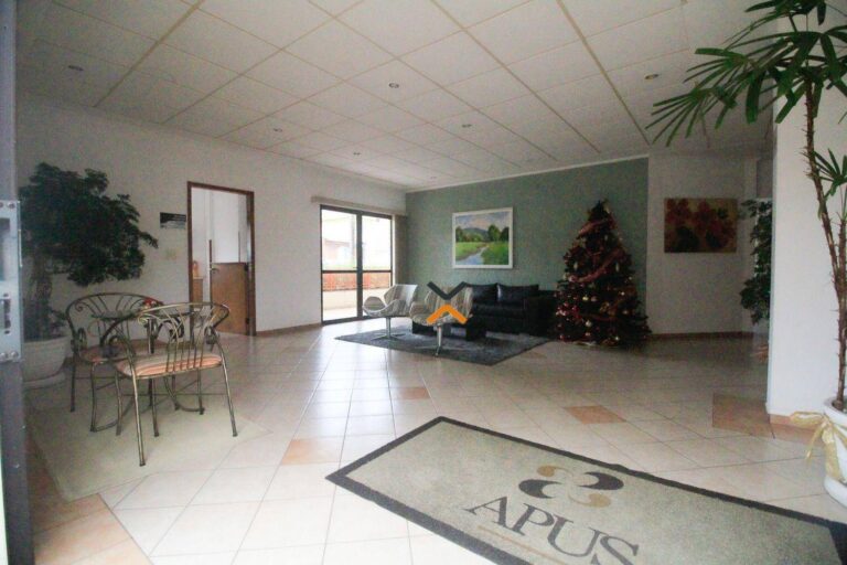 79e741974967a10dca42ce88b2d80b40-1