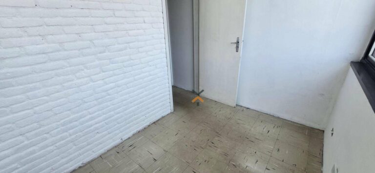 7f279725150553054f423bff70e2ea9f-1