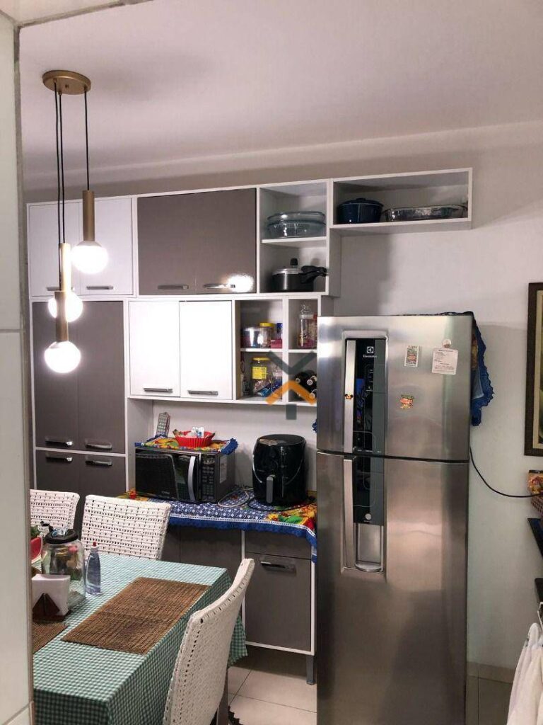 816ba35bb744629bede4a54f5e7202aa-1