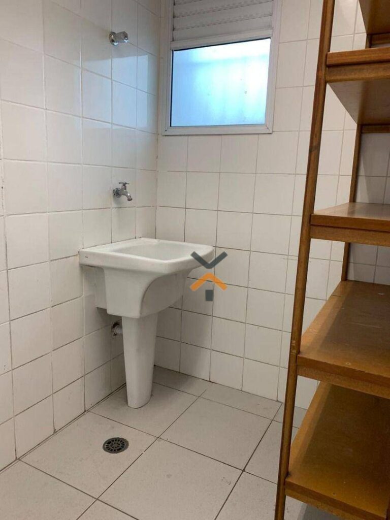 84ff25a6ae4cb29d849e2d85f4f5e0dd-1