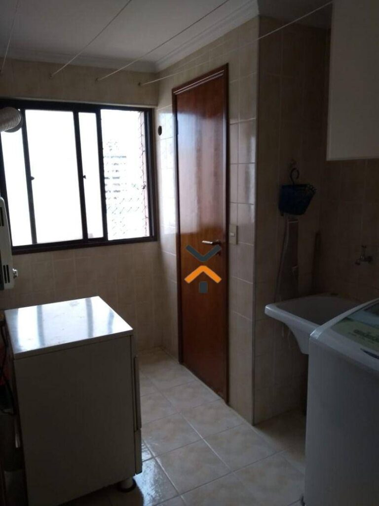 88b98272ad7e74d611d2b9e1ab3e1336-1