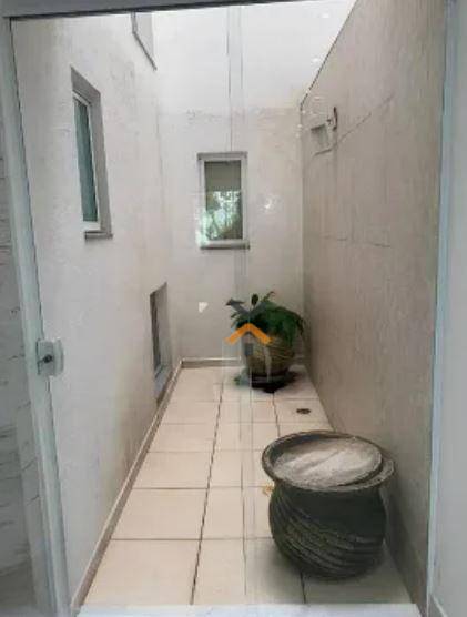 8ec2aa852ec0deae2c3f67b77c110dc1-1