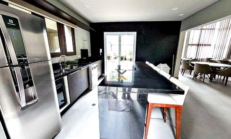 Apk2gXRb3HdJlbUHuEQHr62LyKYRSWUg-1