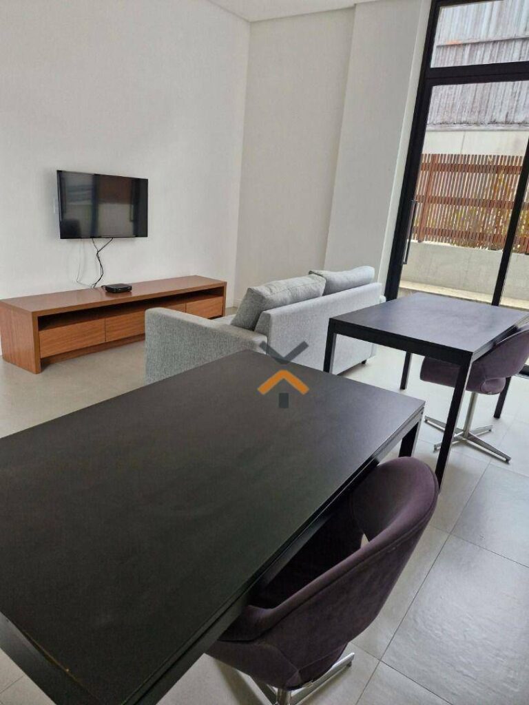 UvqAPALVimjXew9BbcChbE652tTvaQ77-1