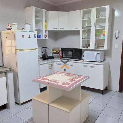 c3eb1fb7e452b3443b8944e704586070-1