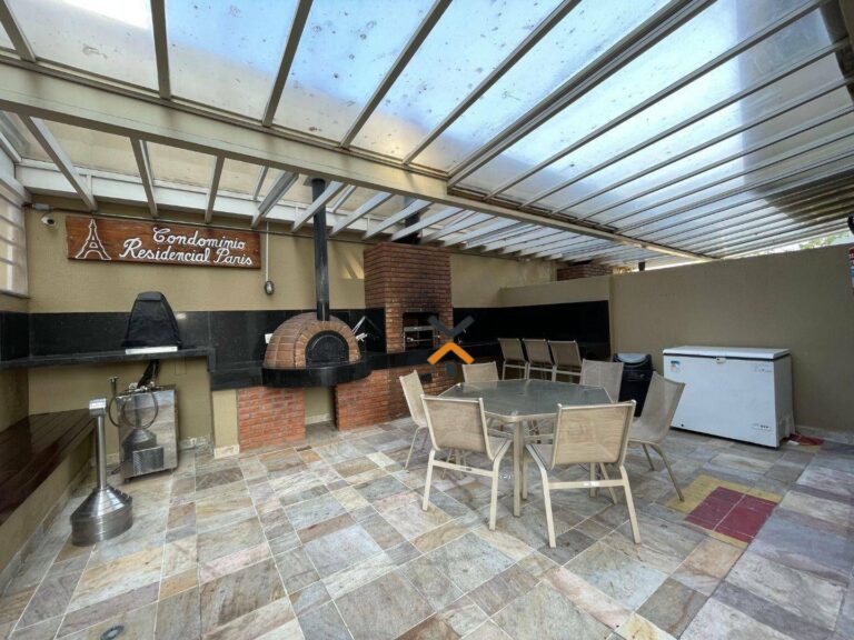 d8ec80fe098615de3f3369a2c05d2f75-1