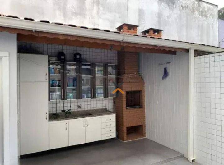 dab682515afdf903f596fd15c68203ad-1