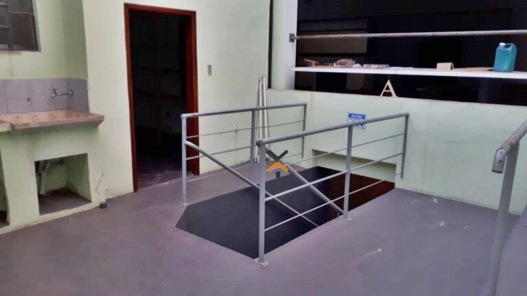 dce5497be0e19b7b248e4b64479349db-1