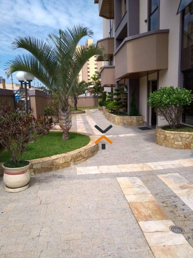 e0a383057a9de0a9beee2479f251cd08-1