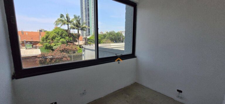 ea096ddfe4952a34bc1cd2e92824e442-1