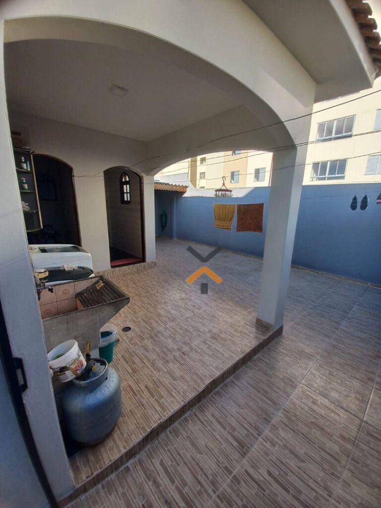 f2ed7f99c79fd87368be8e48136fb0eb-1