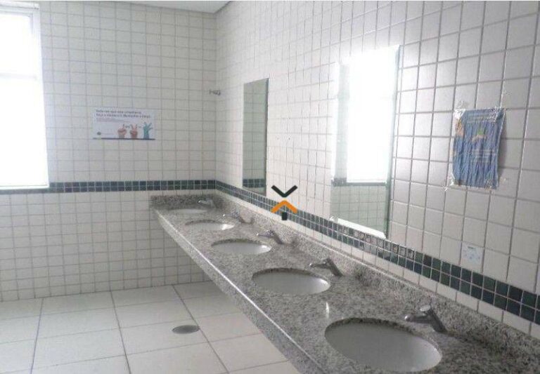 f4d4661182daddcf9e16bb8da6bd5f63