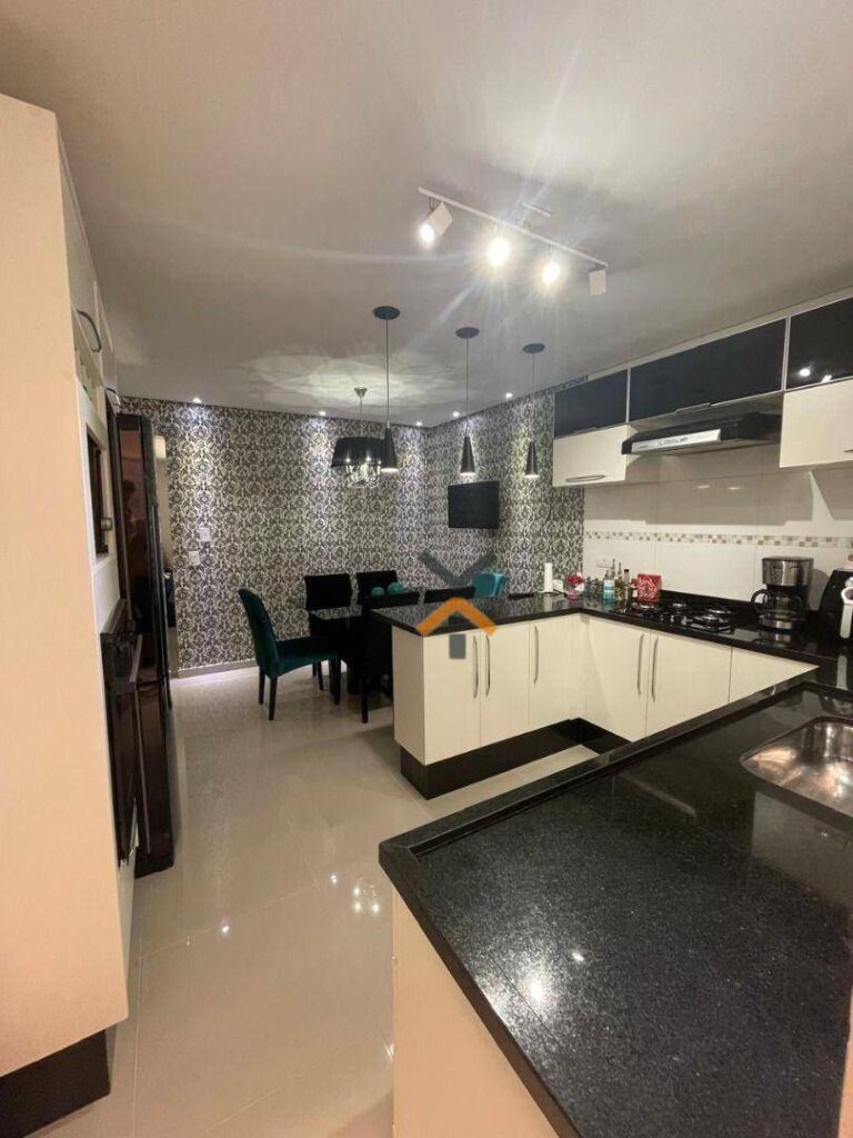 f63900acb353ab6cabb23068b694c811-1