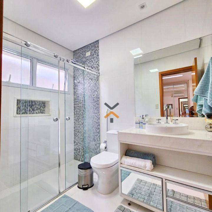 fe12eebbf36f63d36eea137345bec266-1