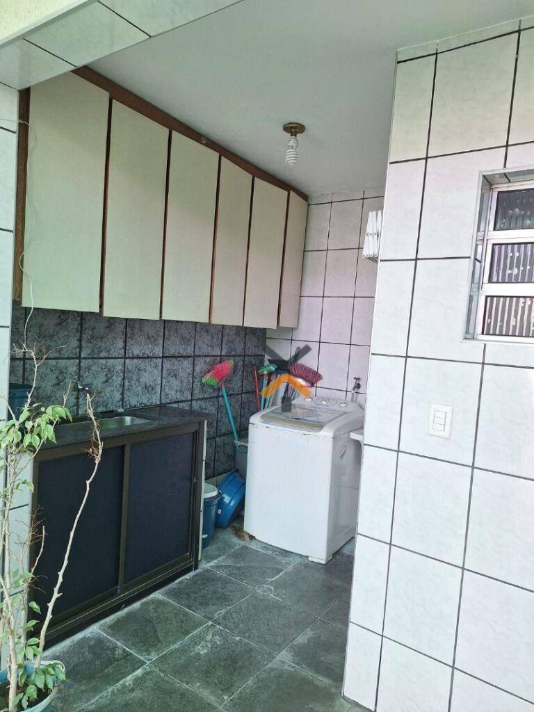 fec6313473ec351095c7fa6eed20175f-1