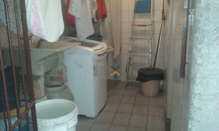 ff6e3699e1f26fecc470e43361bf5395-1